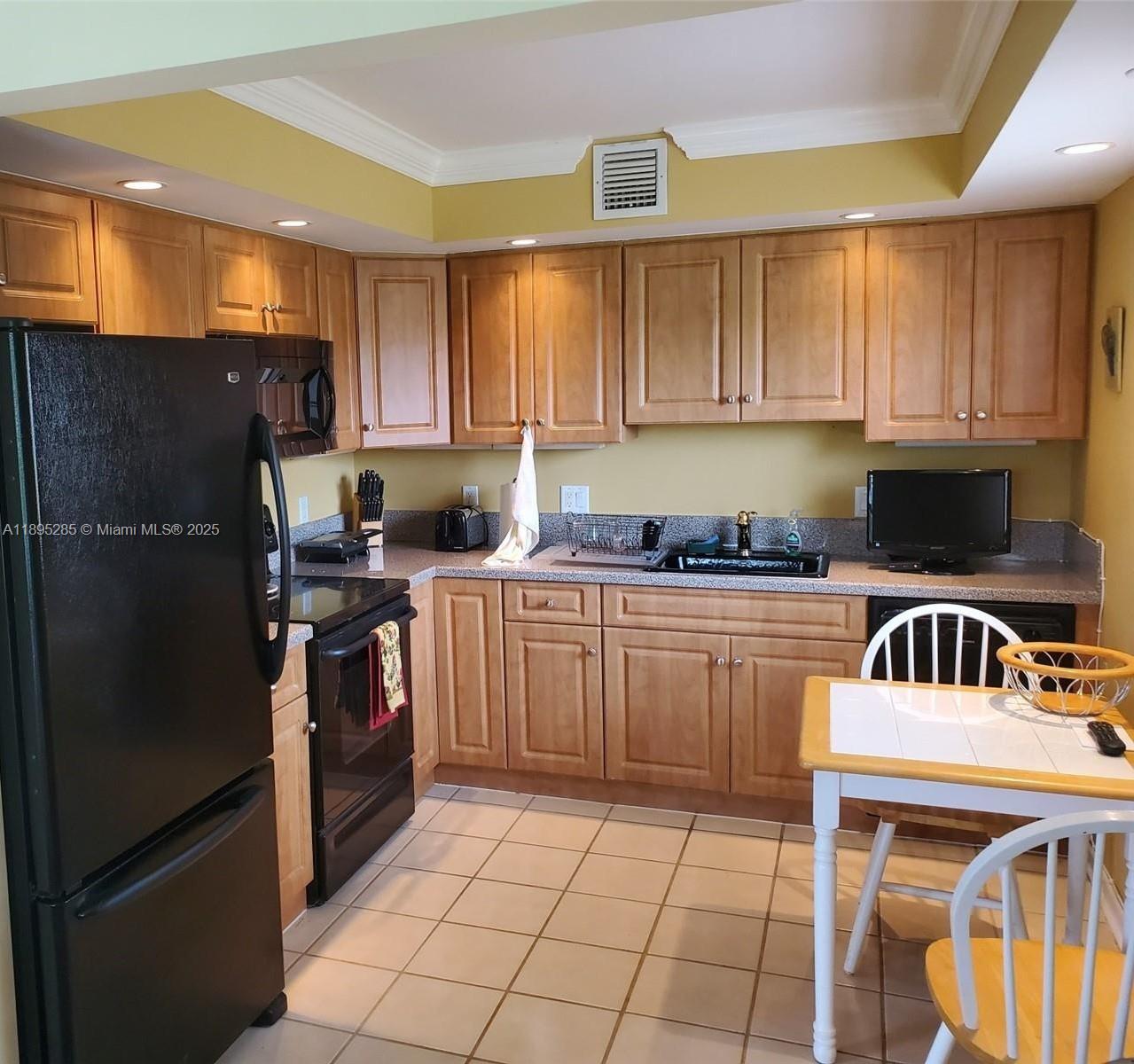 Opportunity You Don’t Want to Miss! This amazing corner unit 2-bedroom, 2-bathroom condo in the highly sought-after Century Village Pembroke Pines has just hit the market — and it won’t last long!
Located in one of the best-kept secret spots in Pembroke Pines, this spacious and bright unit is priced to sell and move-in ready, two custom closet in principal bedroom, tankless water heather and more, nice view for the park and streps from the health center.
Enjoy all the resort-style amenities Century Village has to offer, including a clubhouse, pools, fitness center, tennis courts, transportation services, and more — all in a premium location just minutes from parks, restaurants, shopping, and major highways.
Don't wait — schedule your showing today before it's gone!
