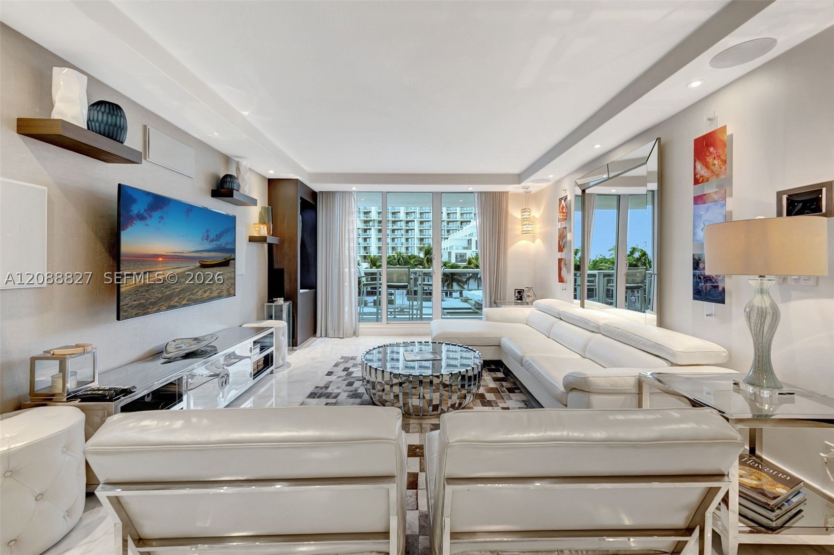 2301 Collins Ave 307