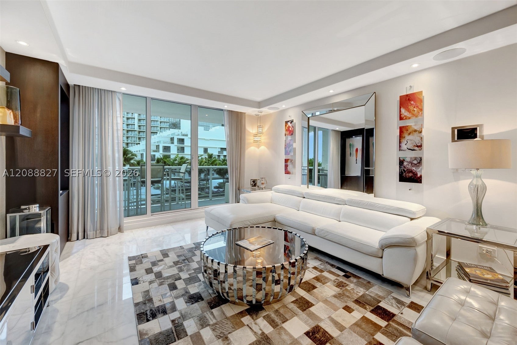 2301 Collins Ave 307
