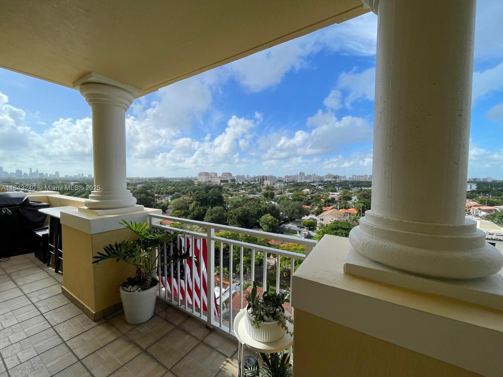 215 SW 42nd Ave PH08, Miami, FL, 33134/$499,000 2 215 SW 42nd Ave PH08