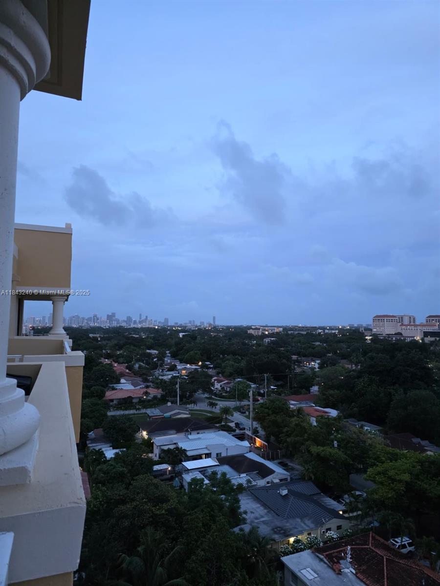 215 SW 42nd Ave PH08, Miami, FL, 33134/$499,000 4 215 SW 42nd Ave PH08