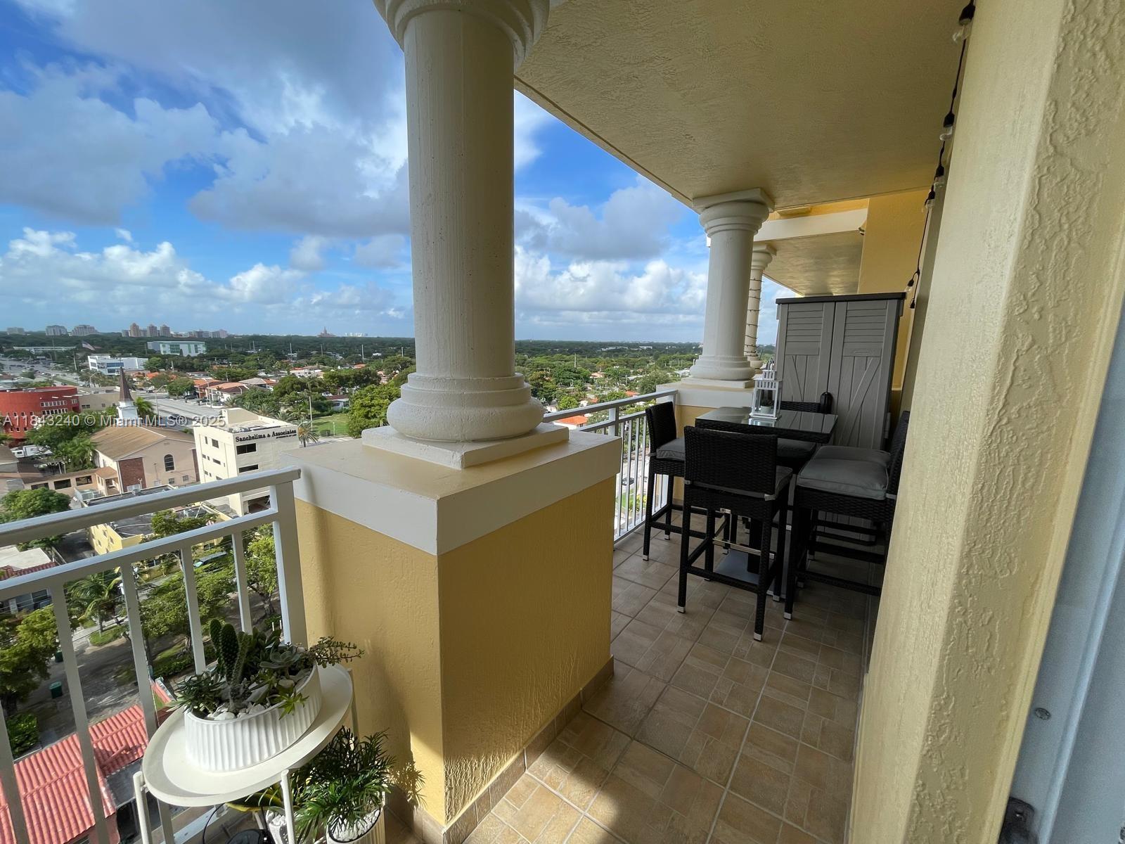 215 SW 42nd Ave PH08, Miami, FL, 33134/$499,000 3 215 SW 42nd Ave PH08