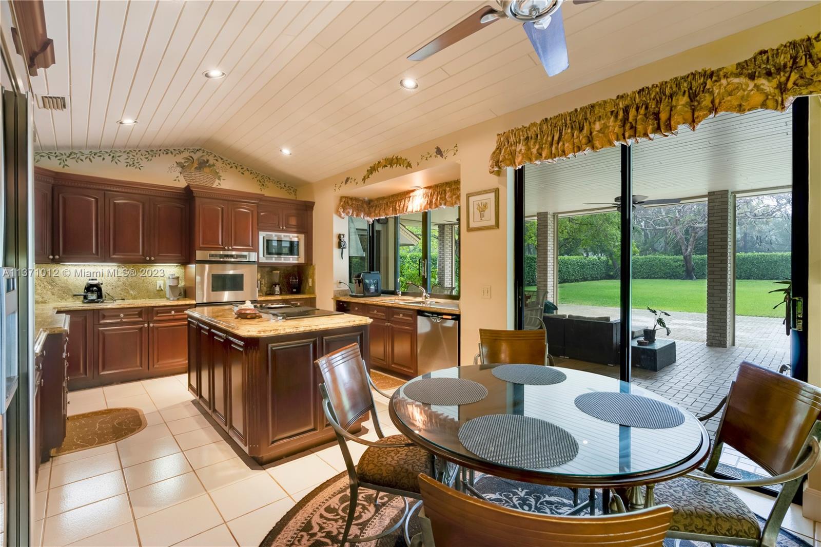 AVOCADO LAND CO SUB - Residential