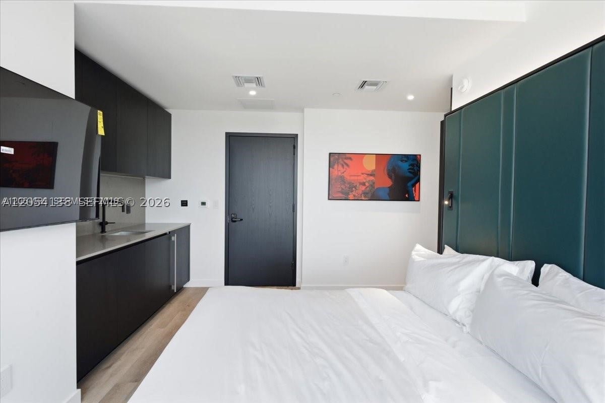 20 NE 11th St 4906 B