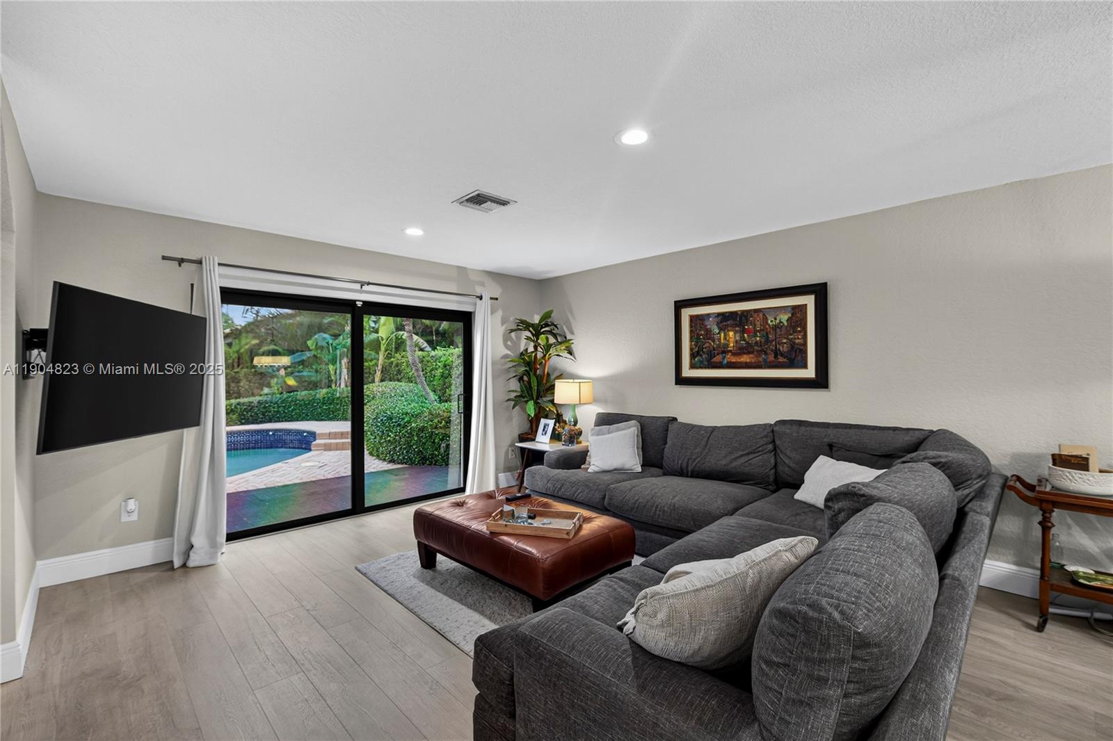 La Joya - Residential