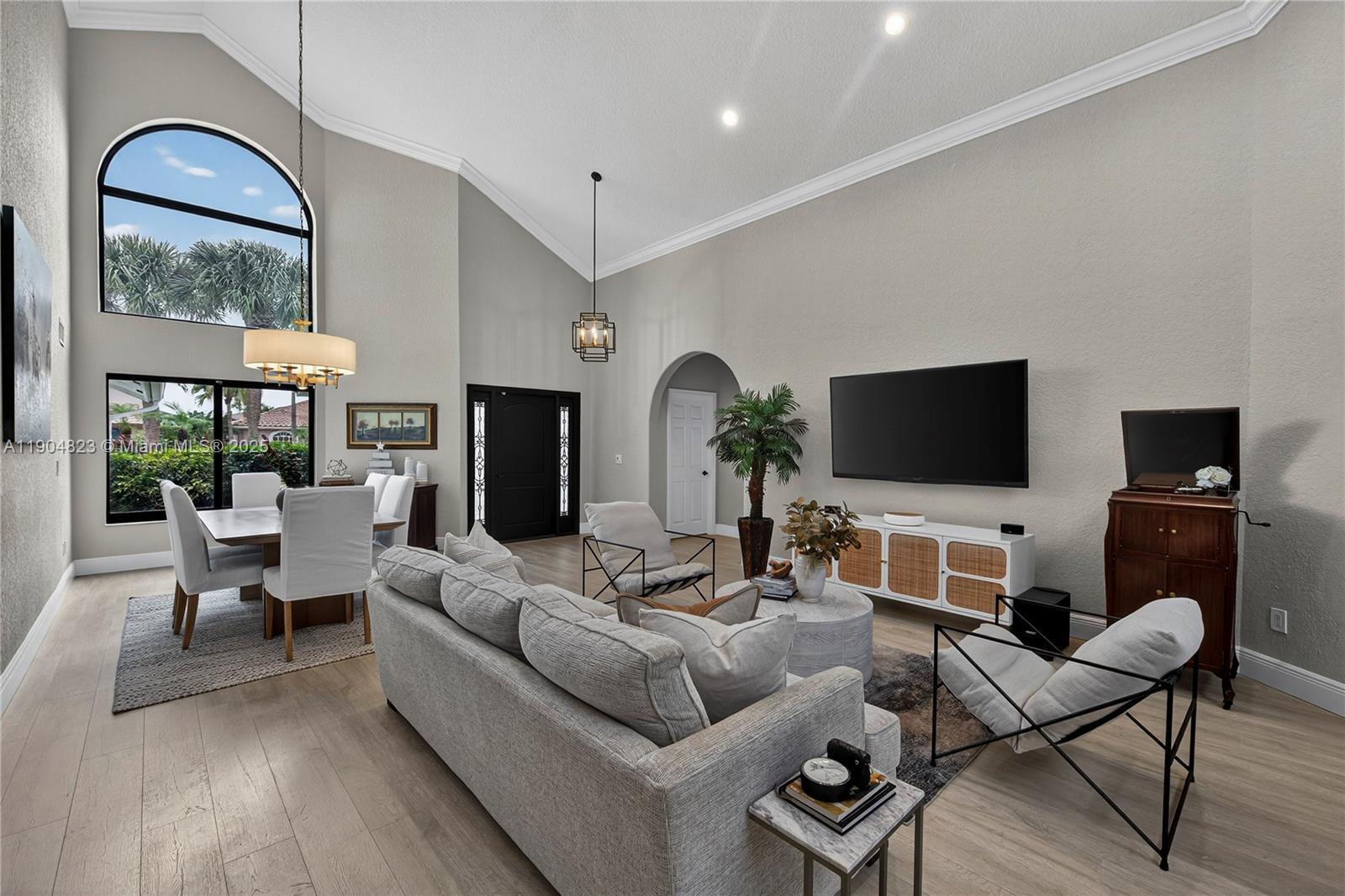 La Joya - Residential