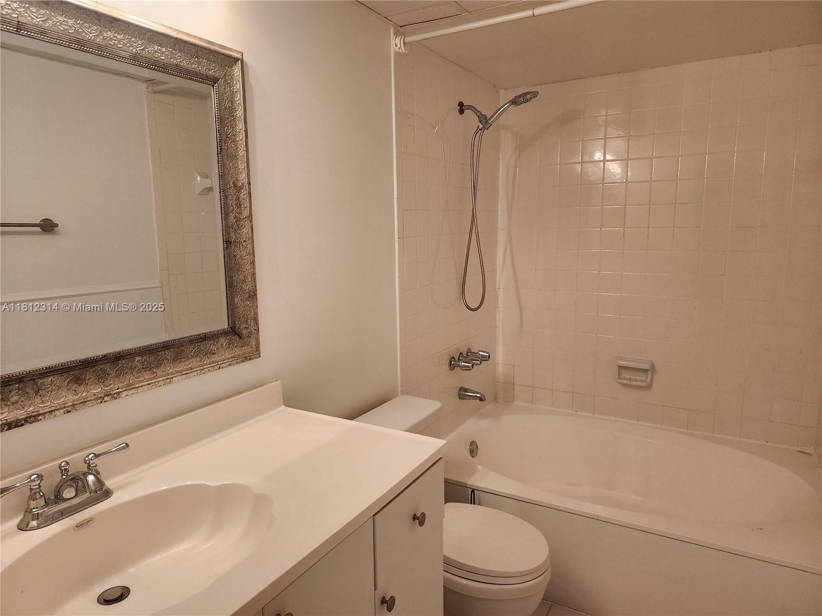 WIMBLEDON AT JACARANDA CO - Residential