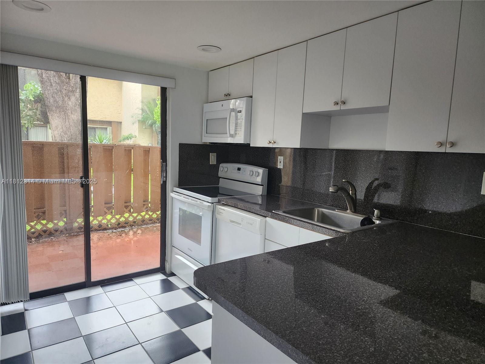 WIMBLEDON AT JACARANDA CO - Residential