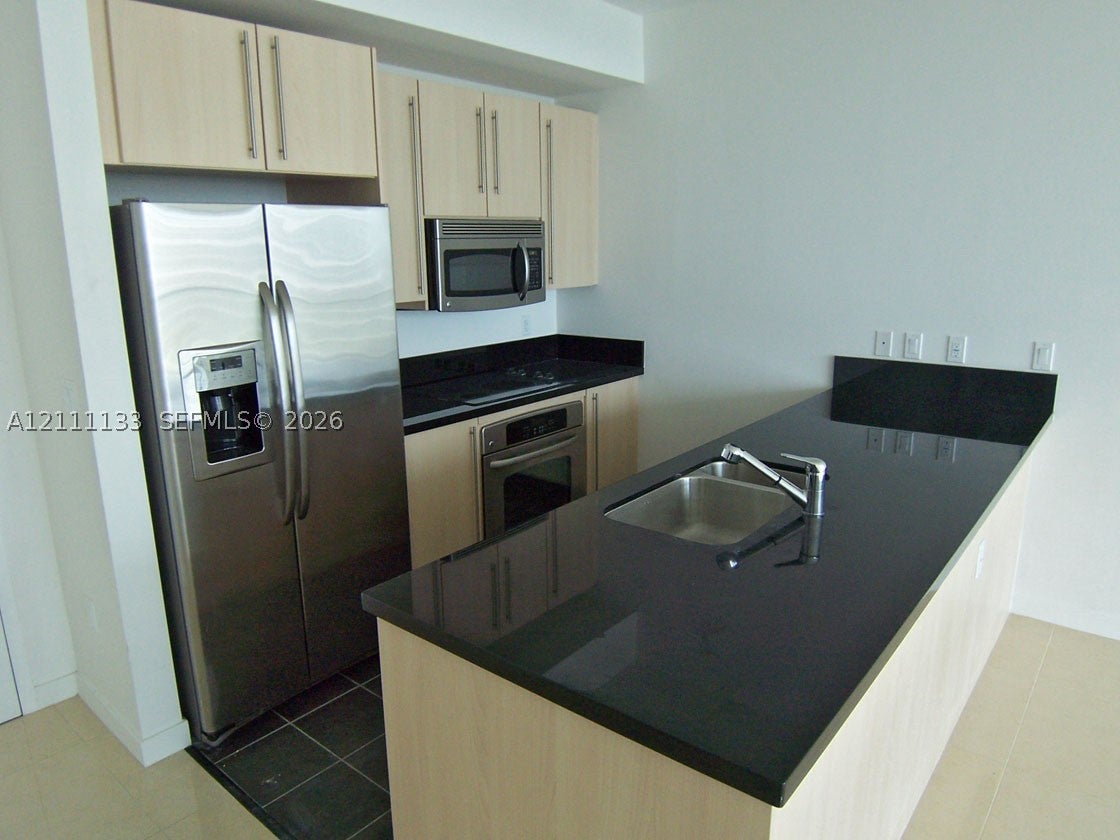 79 SW 12th St 3305-S