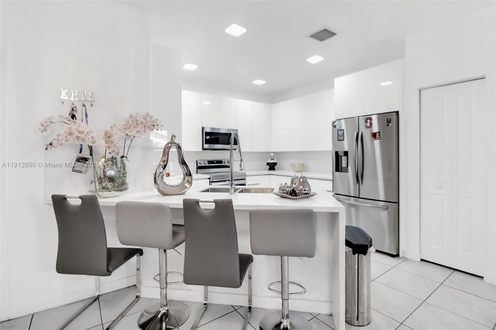 SUMMERVILLE VILLAS - Residential