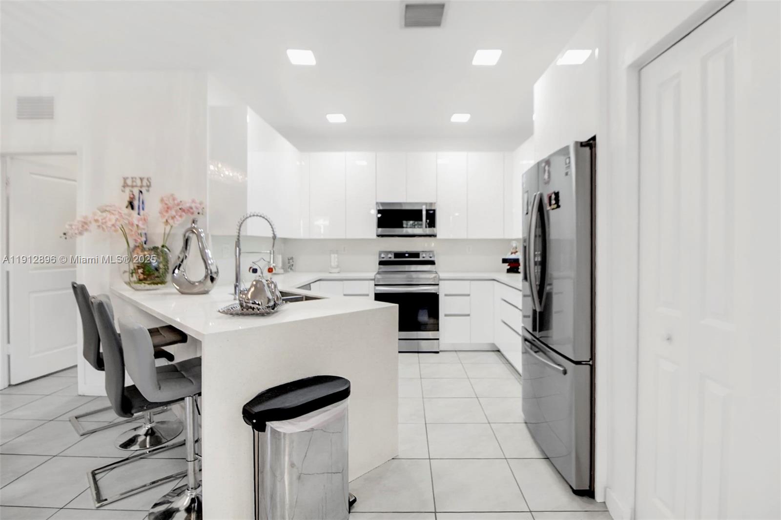 SUMMERVILLE VILLAS - Residential