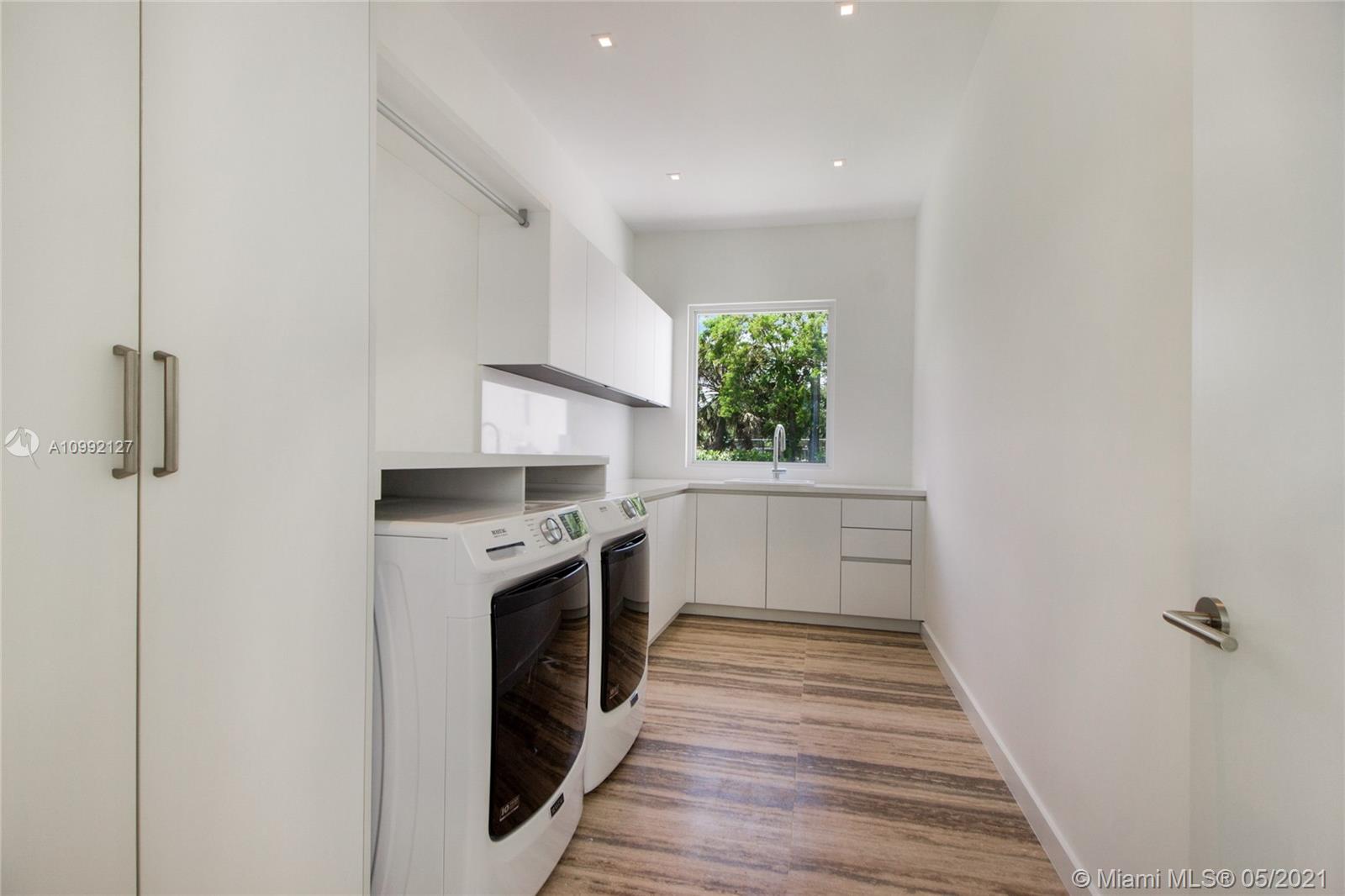 PINE BAY ESTATES SEC 1 - Residential