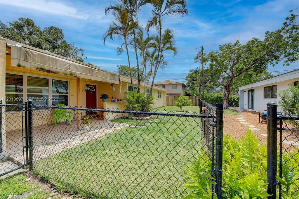 Photo of 516 SW 14th Ct #518, Fort Lauderdale, FL 33315 (MLS # A12013897)