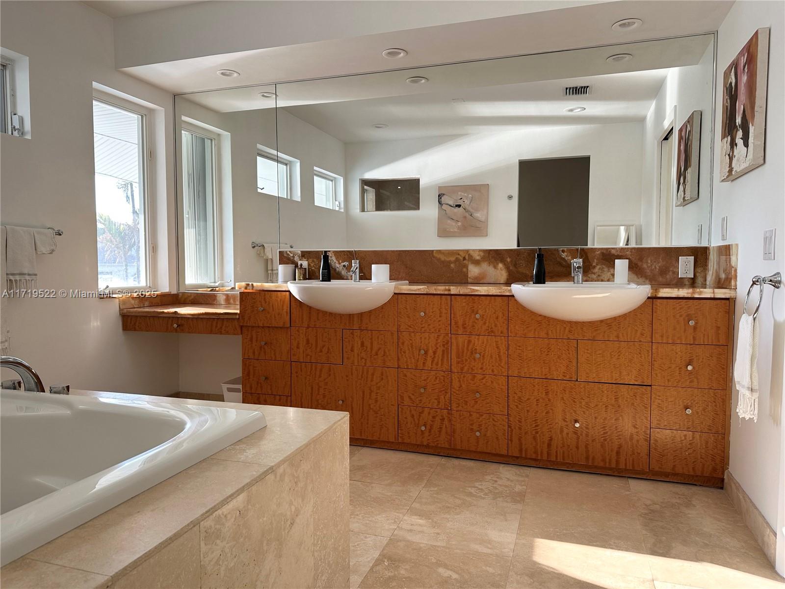 Miracle Mile Island Estate - Land