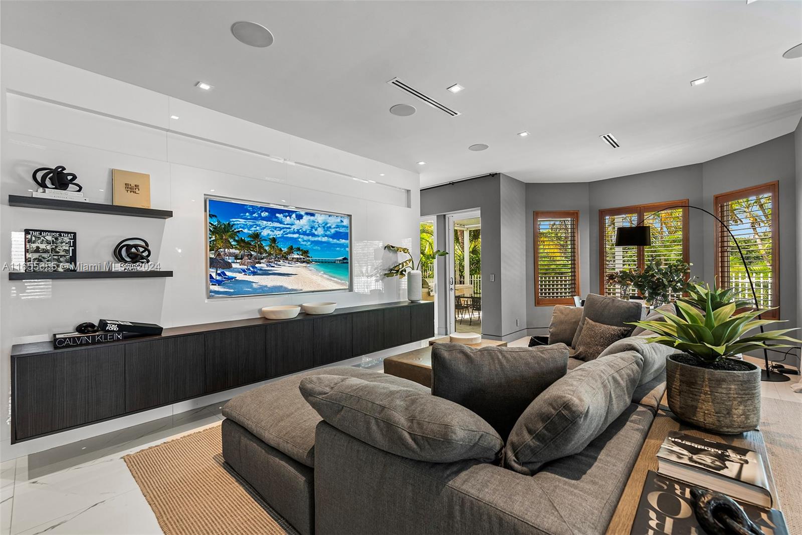 AVENTURA ESTATES - Residential