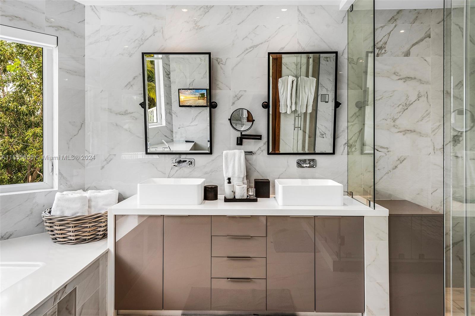 AVENTURA ESTATES - Residential