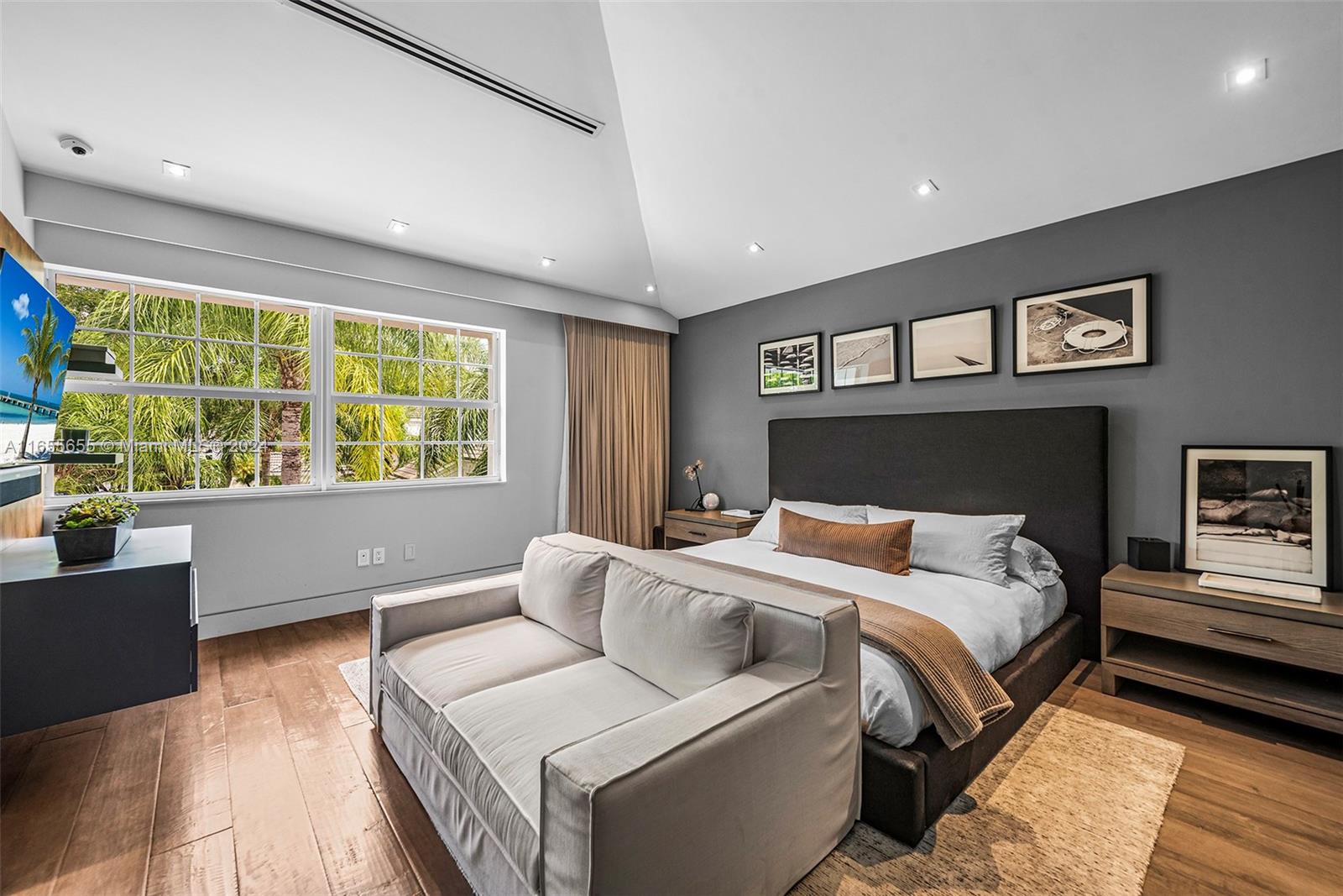 AVENTURA ESTATES - Residential