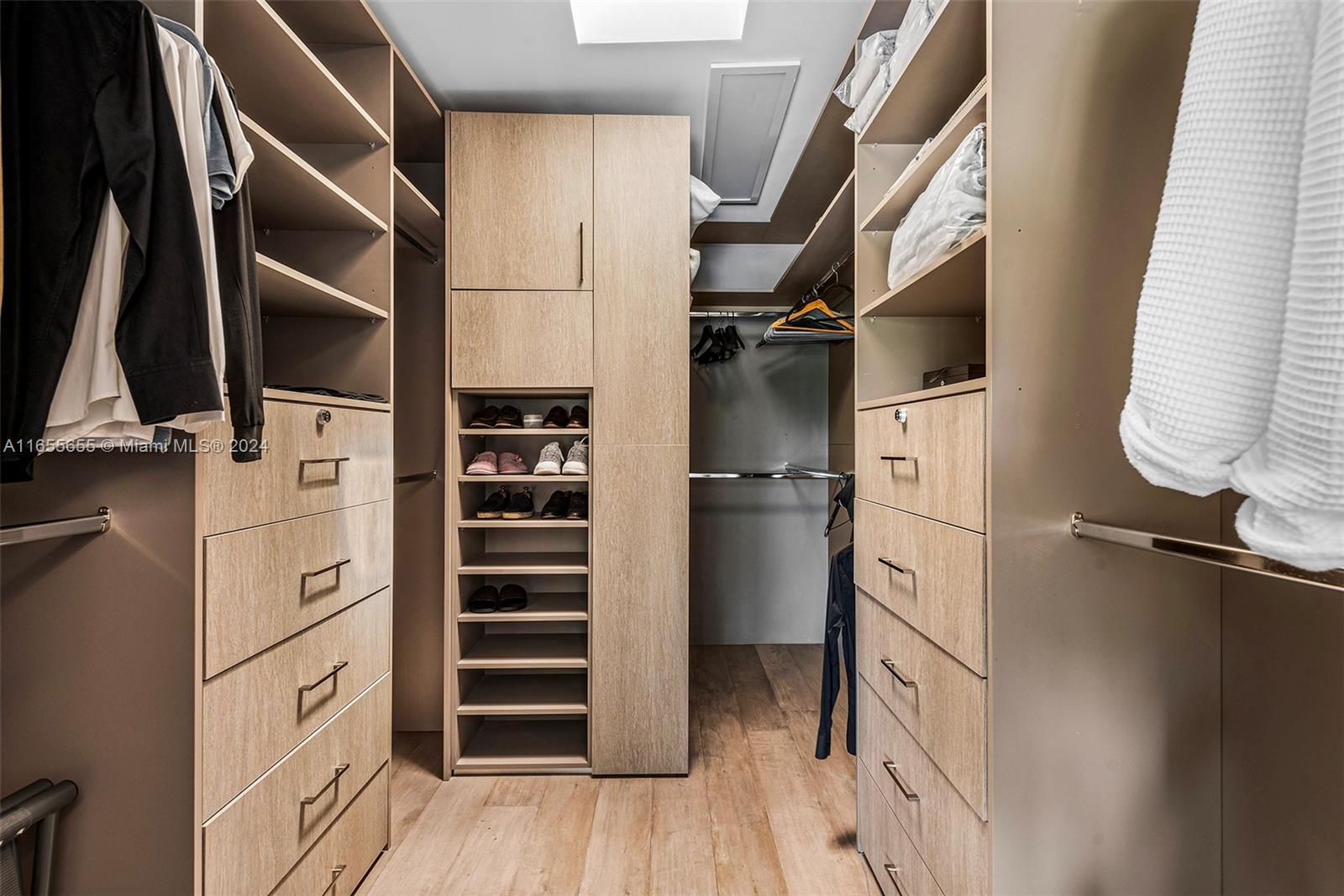 AVENTURA ESTATES - Residential