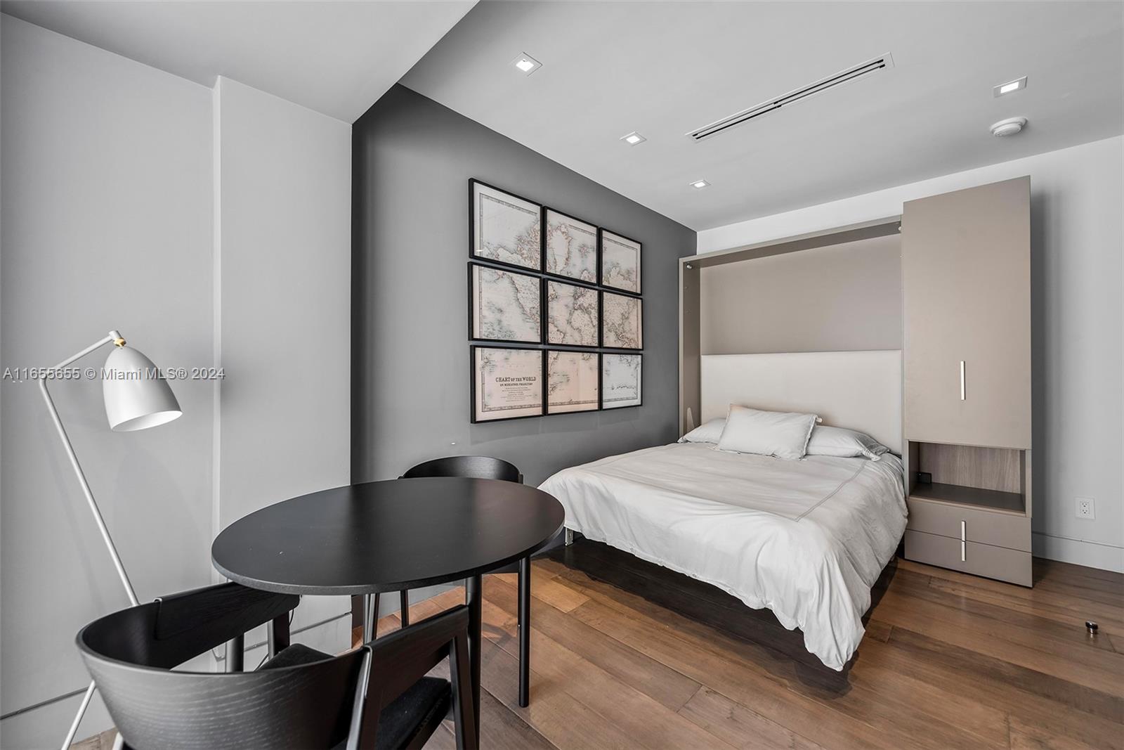 AVENTURA ESTATES - Residential