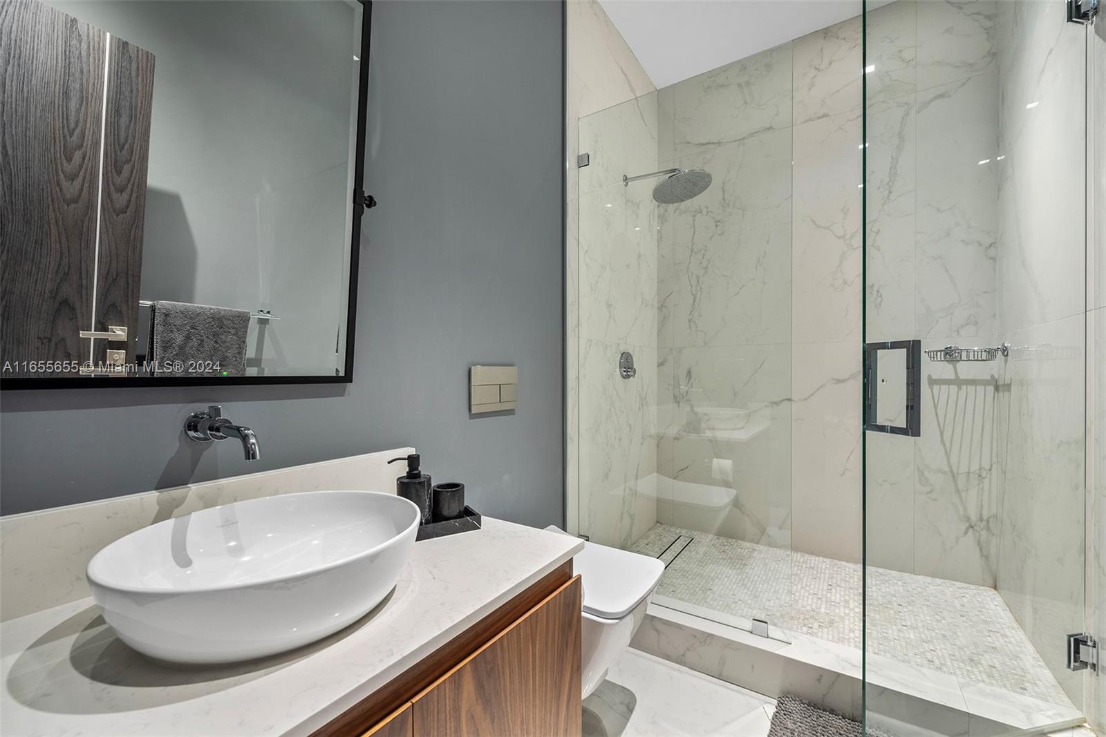 AVENTURA ESTATES - Residential