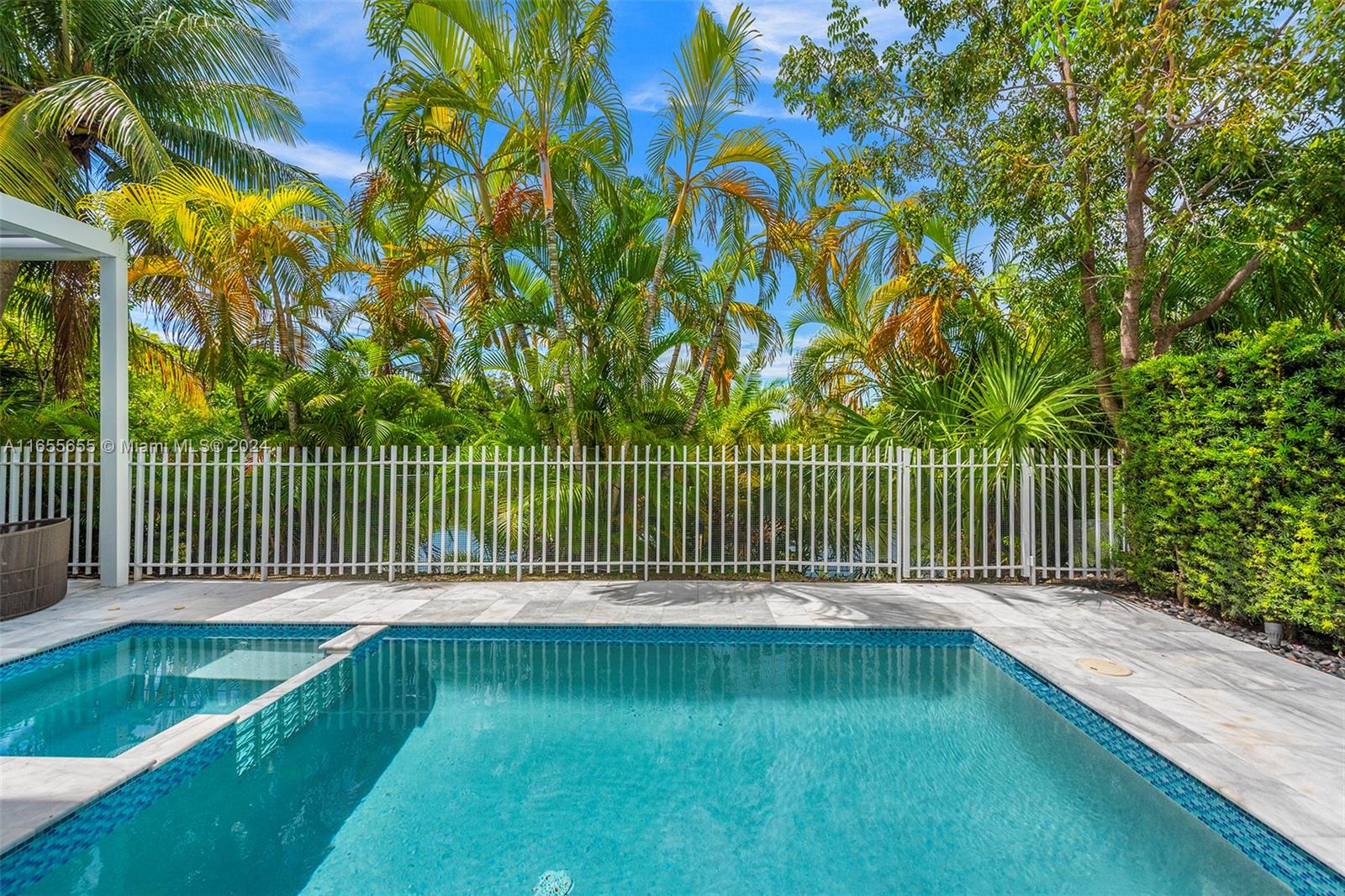 AVENTURA ESTATES - Residential