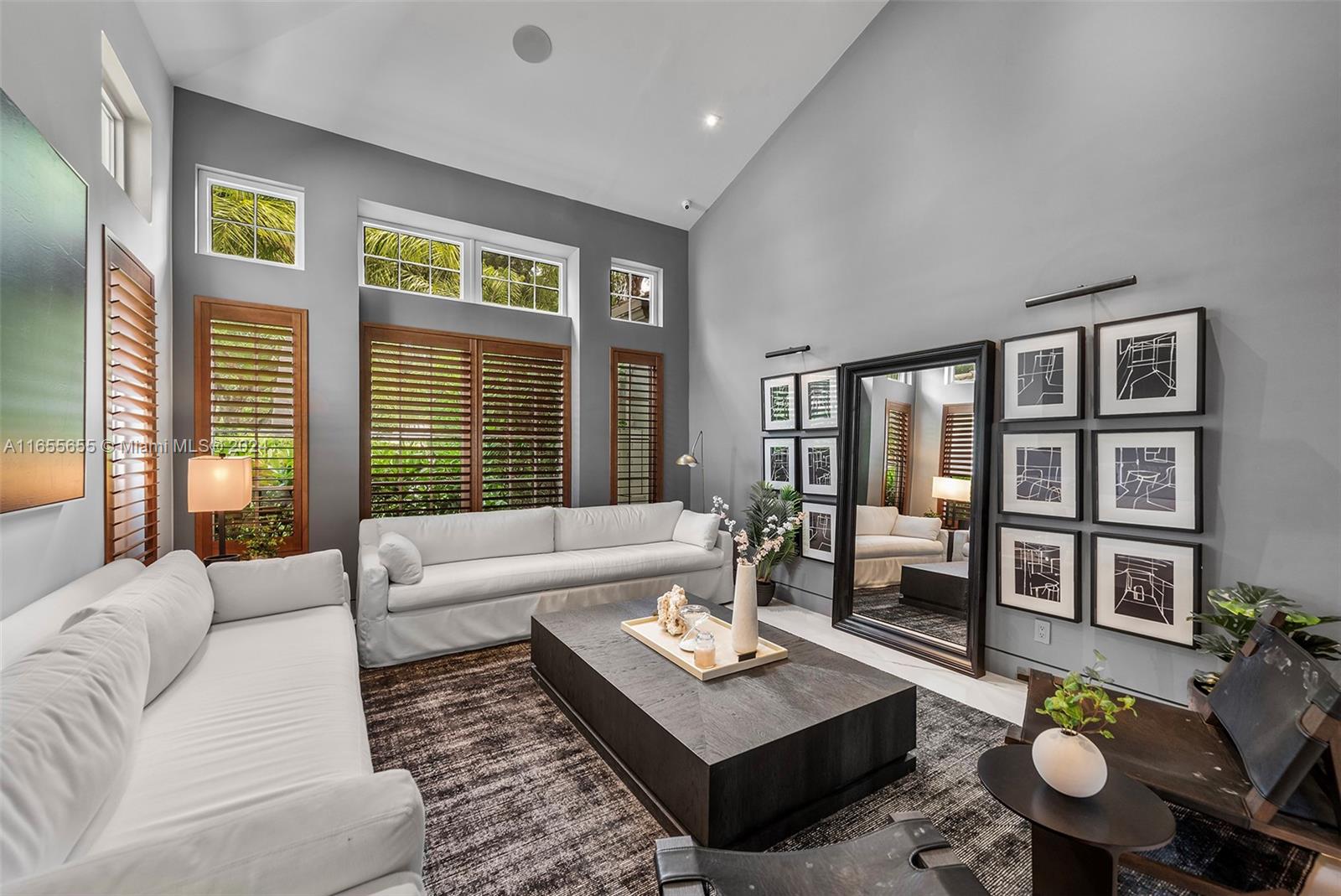 AVENTURA ESTATES - Residential