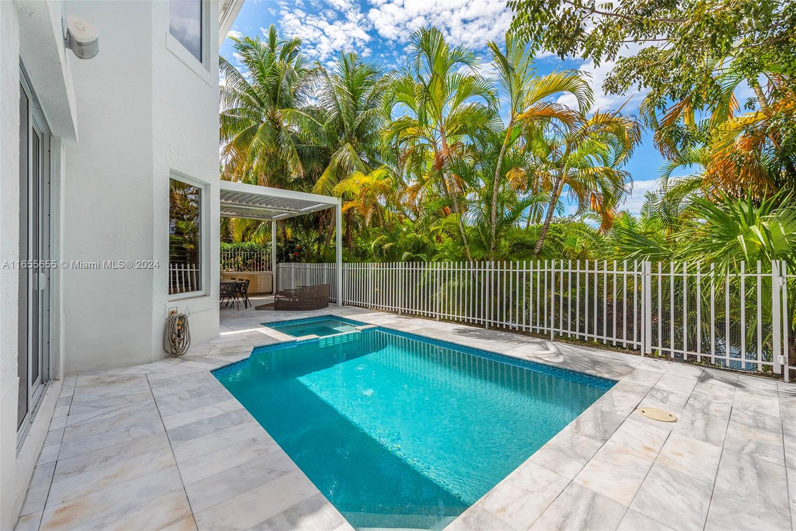 AVENTURA ESTATES - Residential