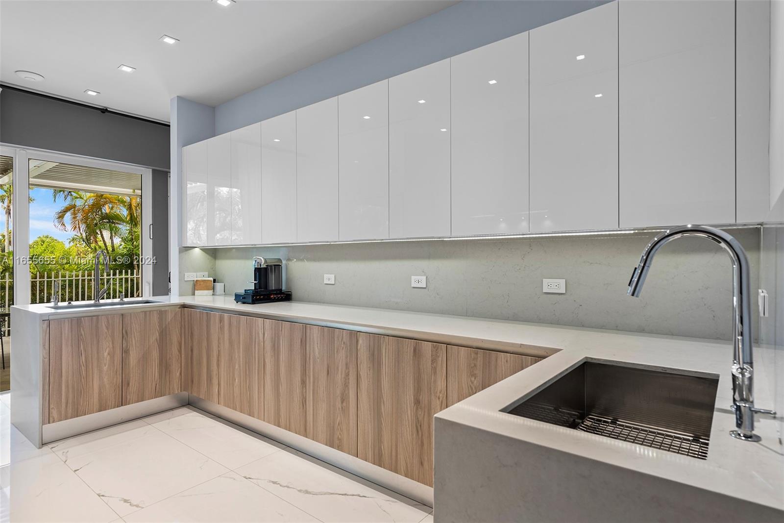 AVENTURA ESTATES - Residential