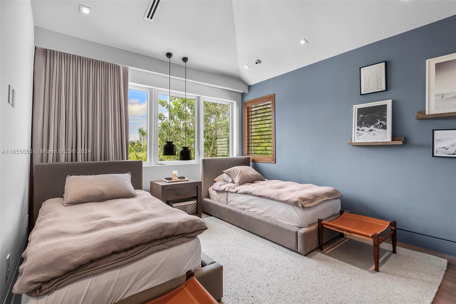 AVENTURA ESTATES - Residential