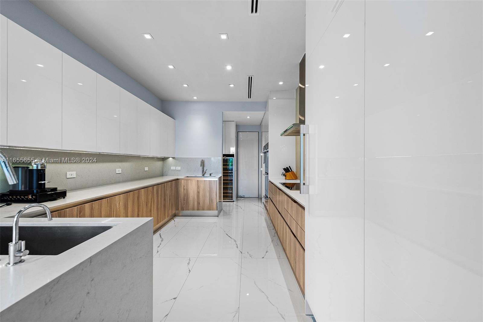 AVENTURA ESTATES - Residential