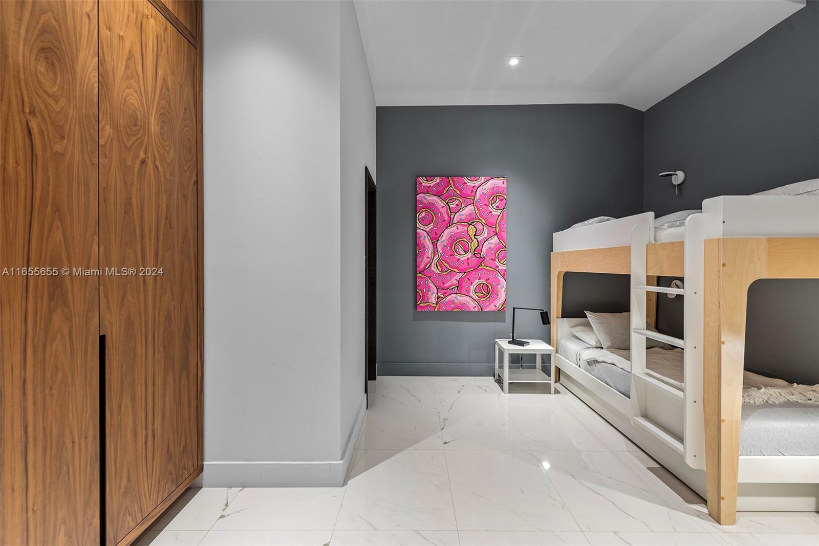 AVENTURA ESTATES - Residential