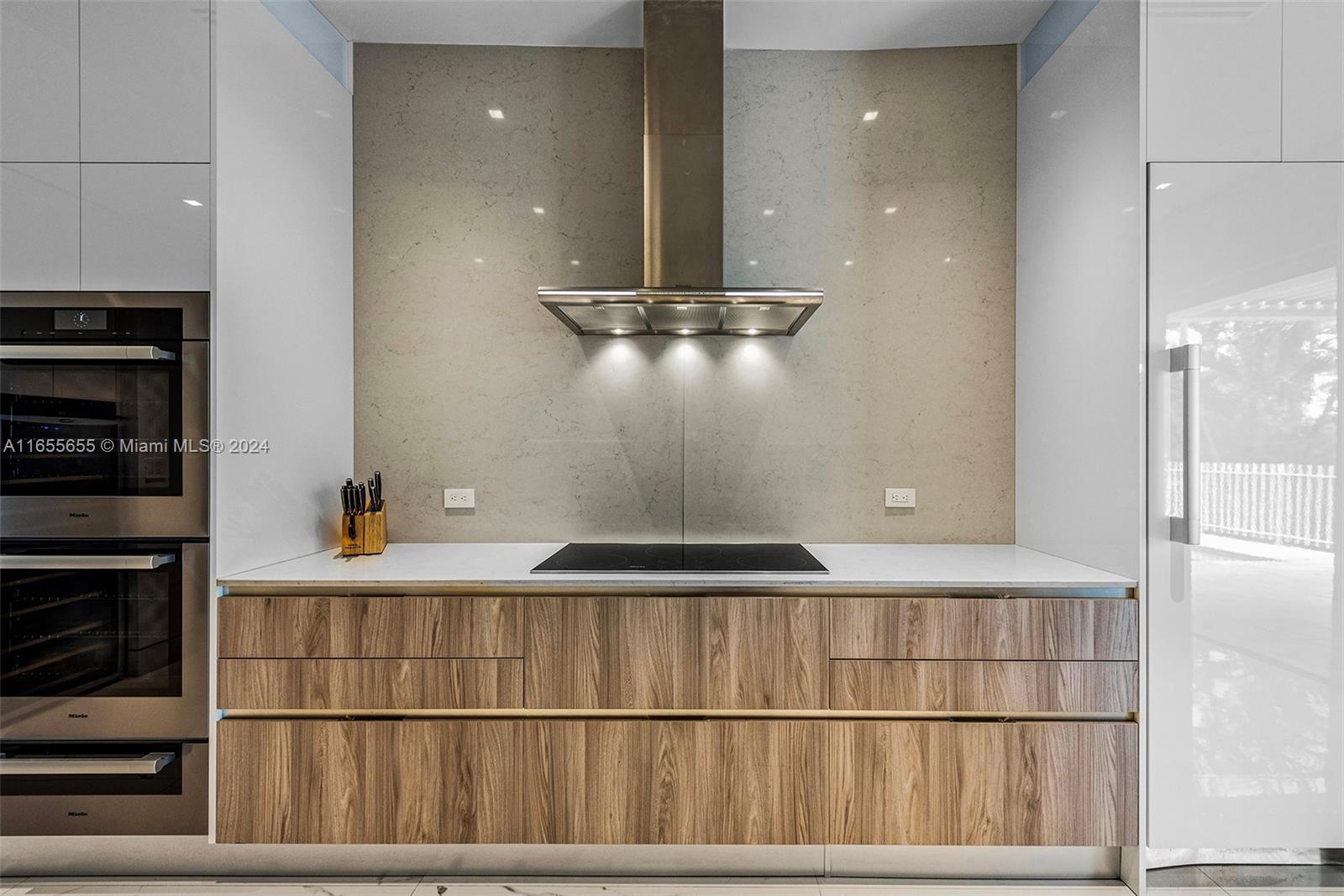 AVENTURA ESTATES - Residential