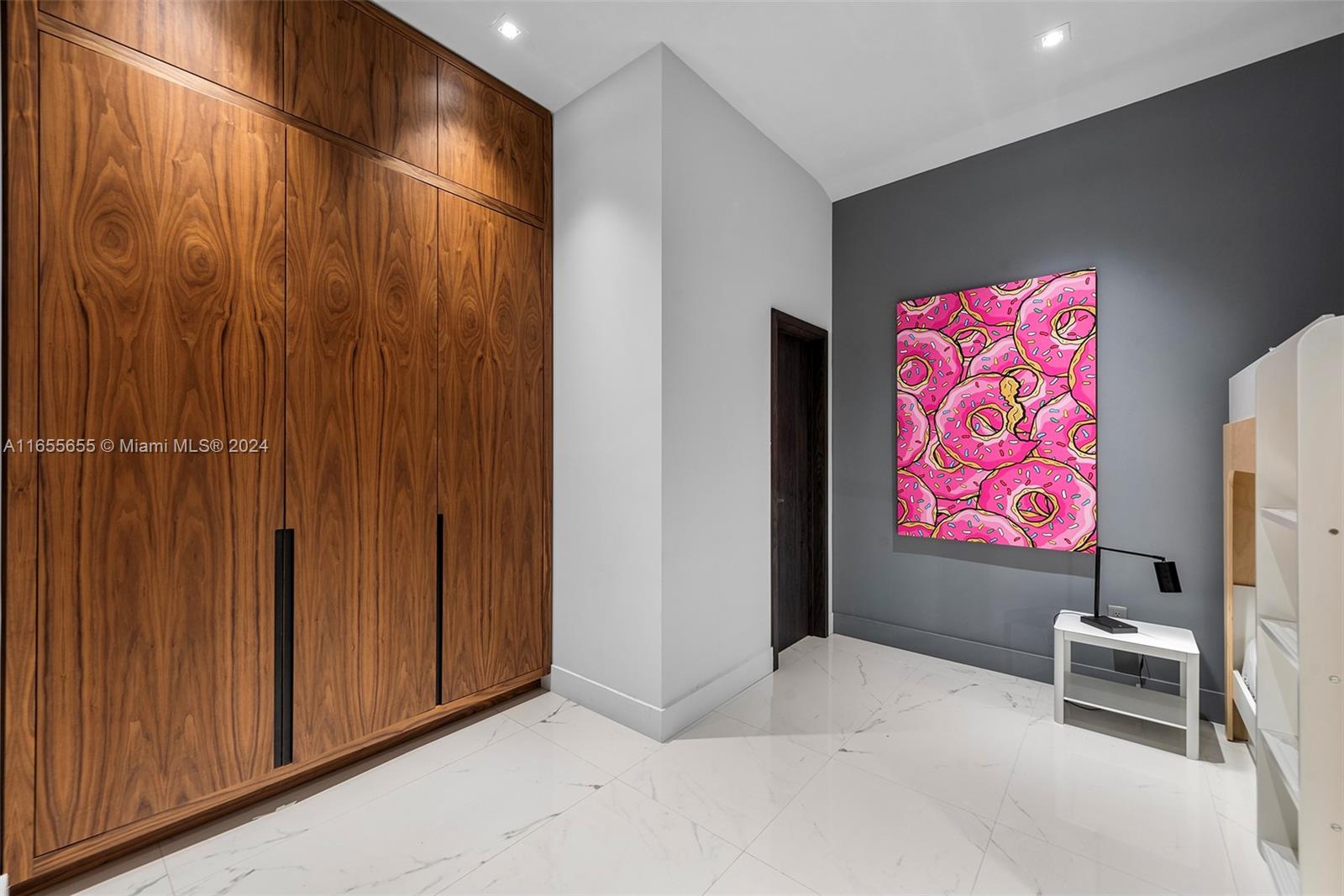 AVENTURA ESTATES - Residential