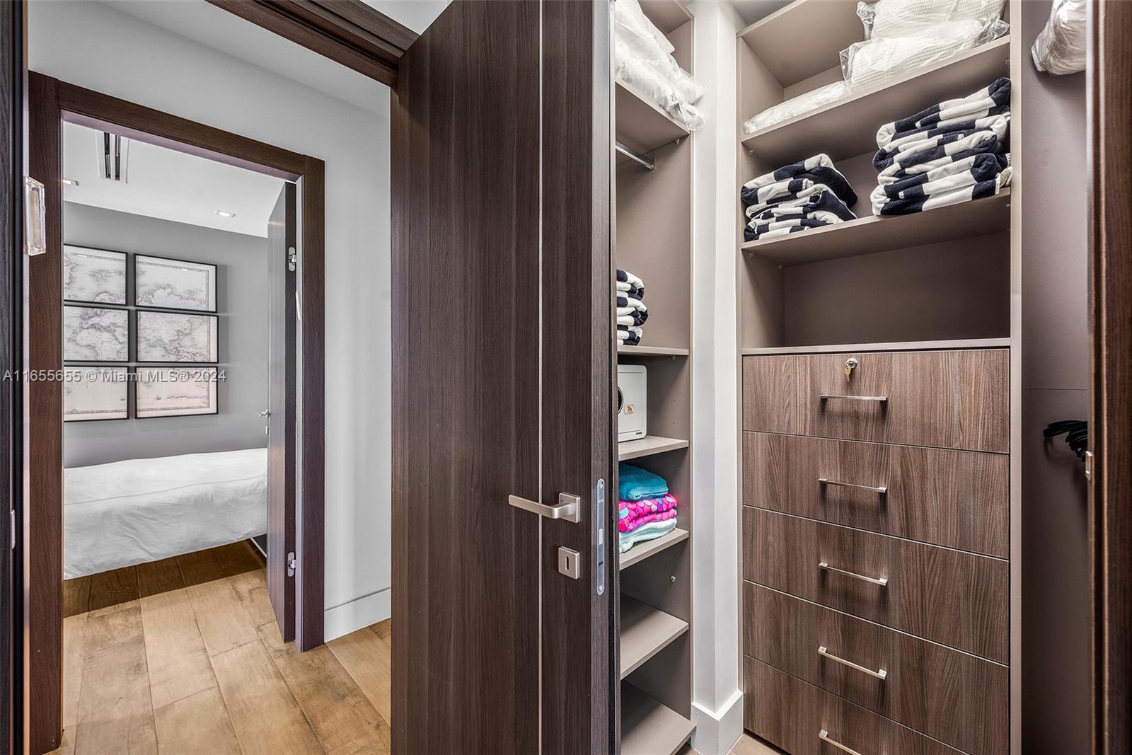 AVENTURA ESTATES - Residential