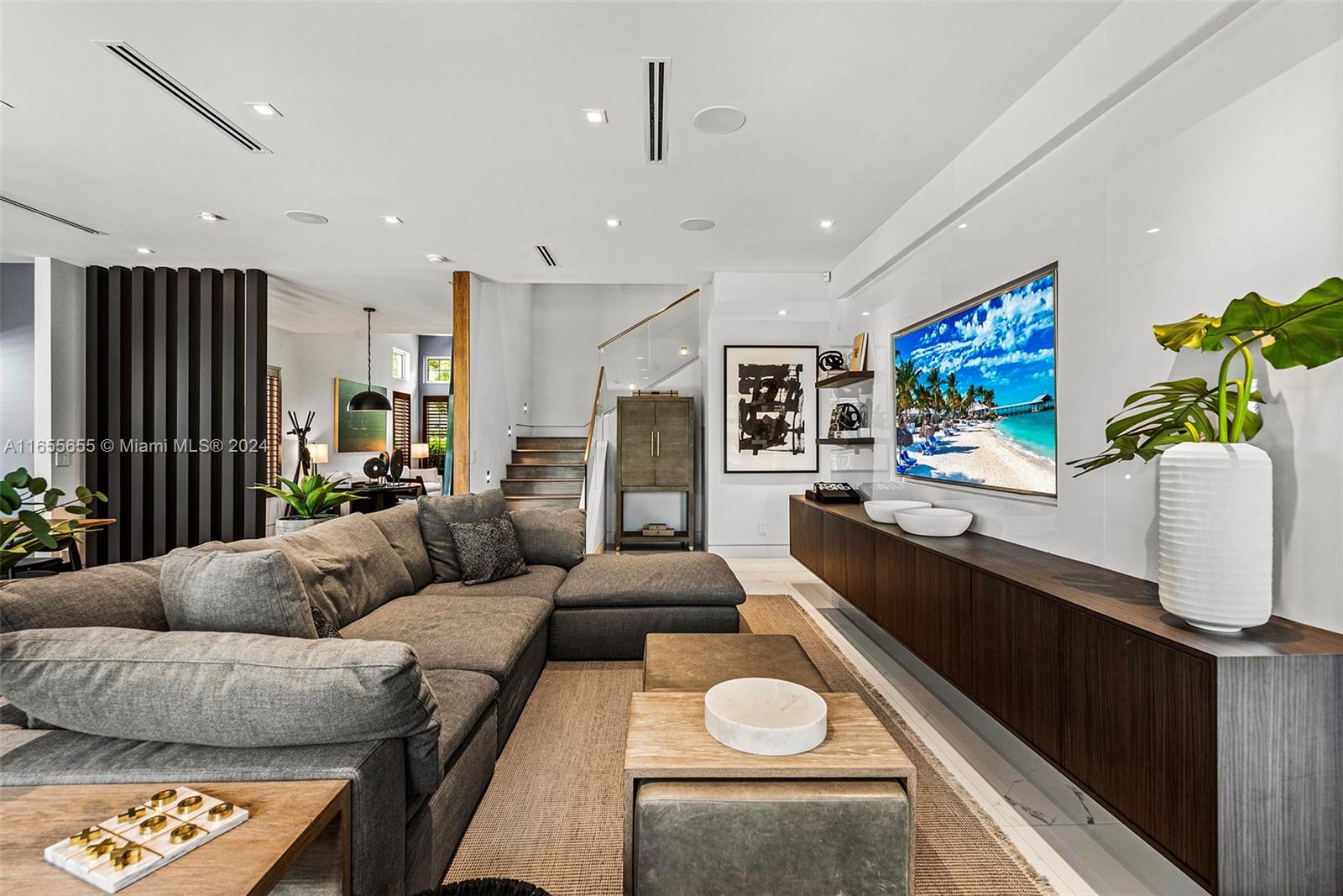 AVENTURA ESTATES - Residential