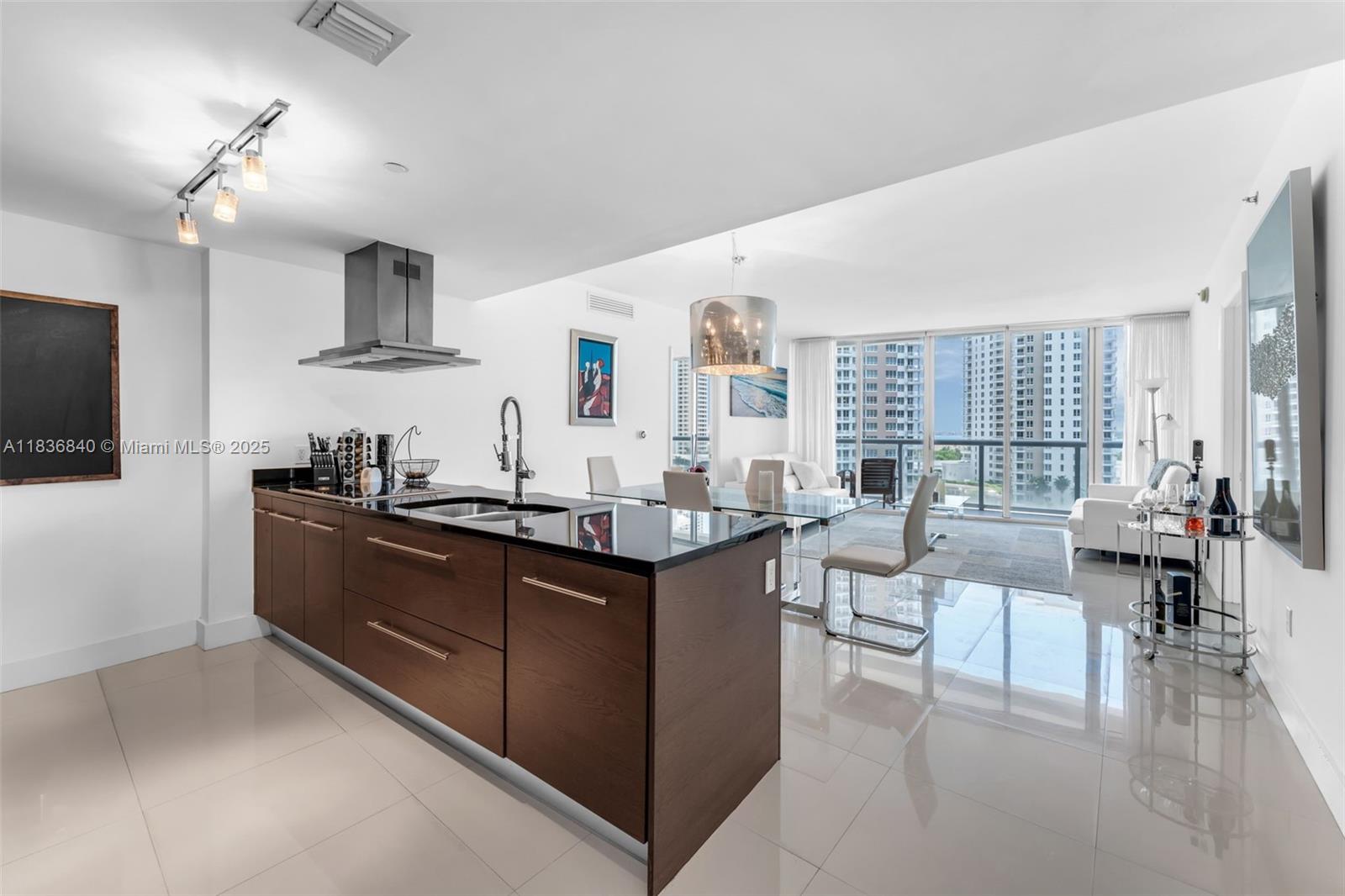 495 Brickell Ave BAY1007