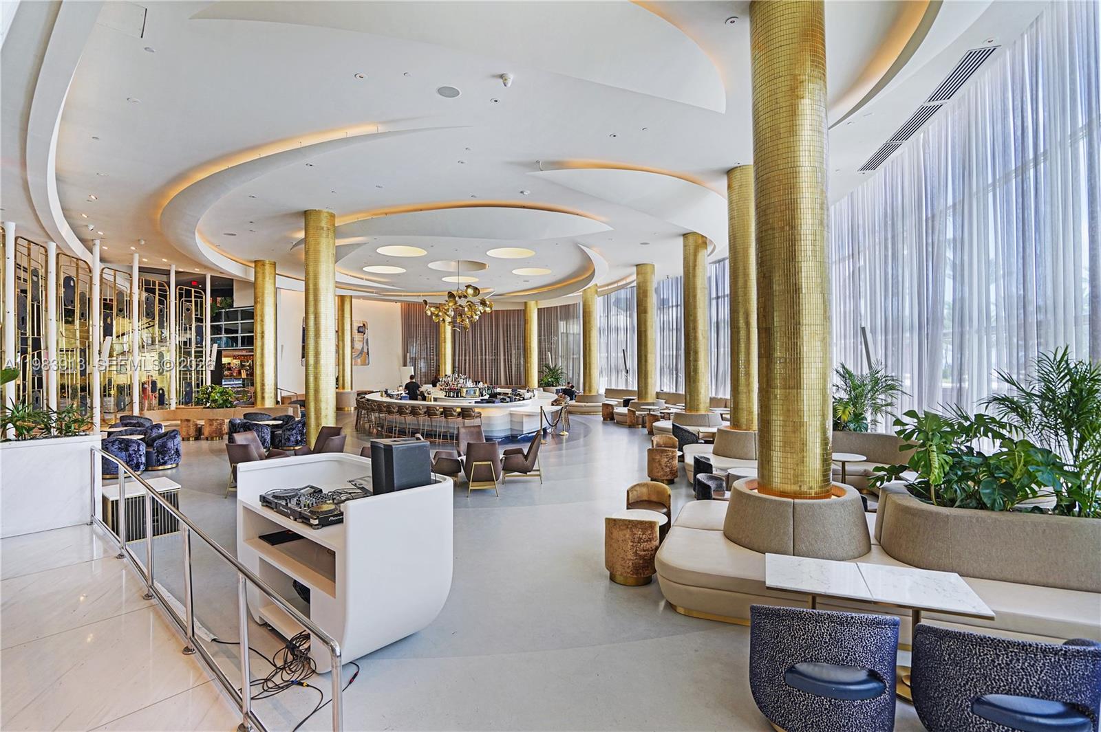 FONTAINEBLEAU III - Residential