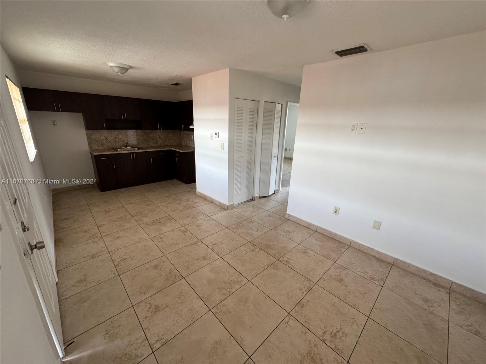 Apartment for Rent in Hialeah. 2bedroom-1bathroom. Perfect for Section 8.