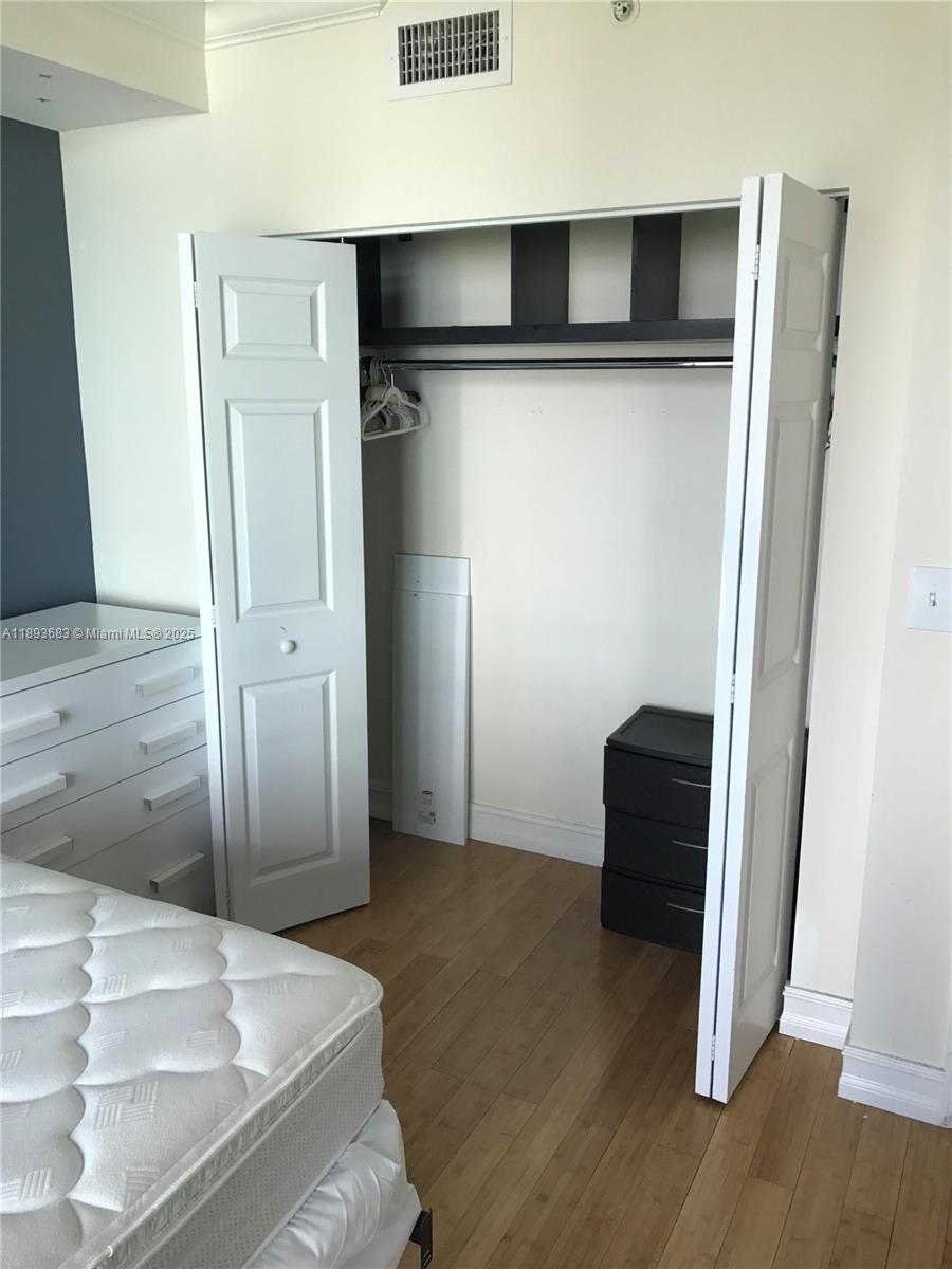 1800 BISCAYNE PLAZA CONDO - Residential