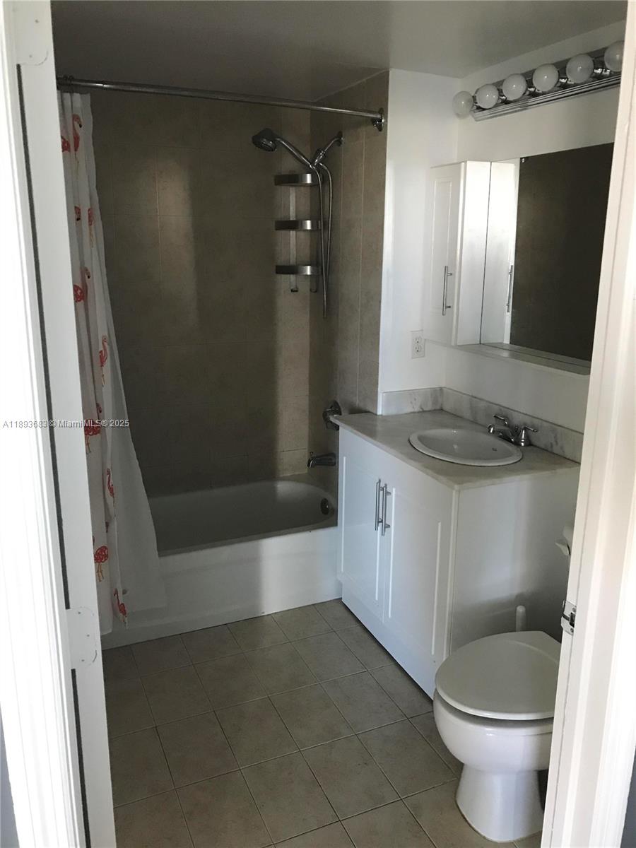 1800 BISCAYNE PLAZA CONDO - Residential