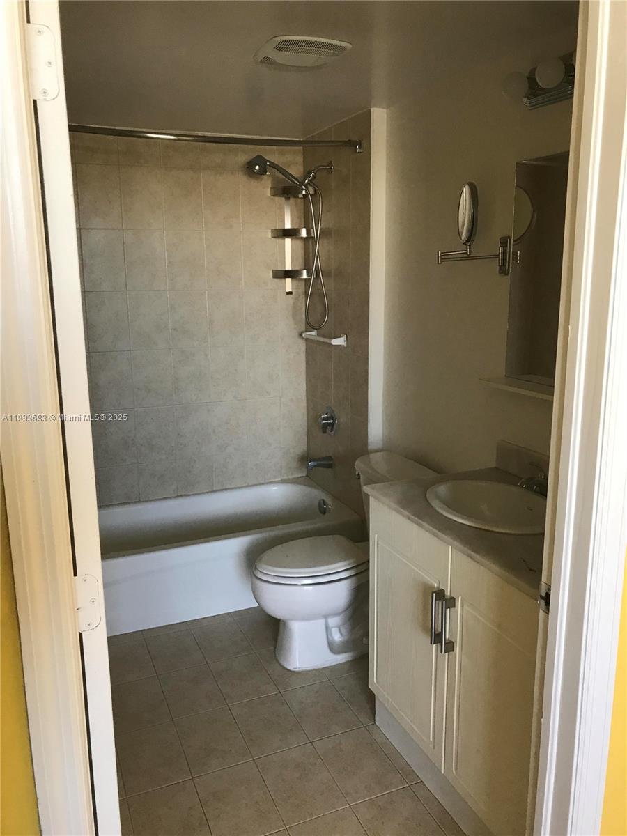 1800 BISCAYNE PLAZA CONDO - Residential