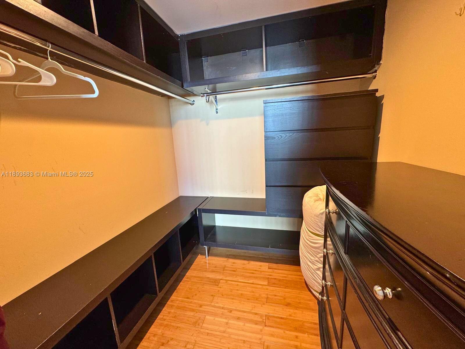 1800 BISCAYNE PLAZA CONDO - Residential