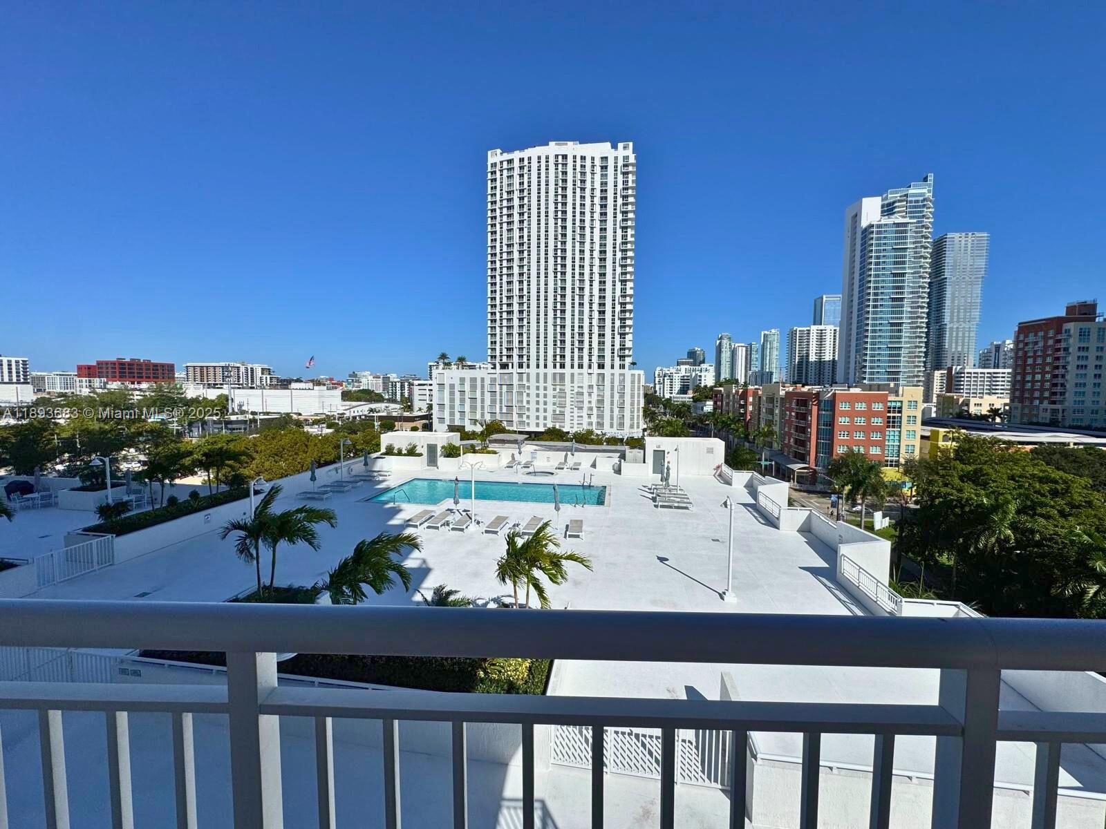 1800 BISCAYNE PLAZA CONDO - Residential