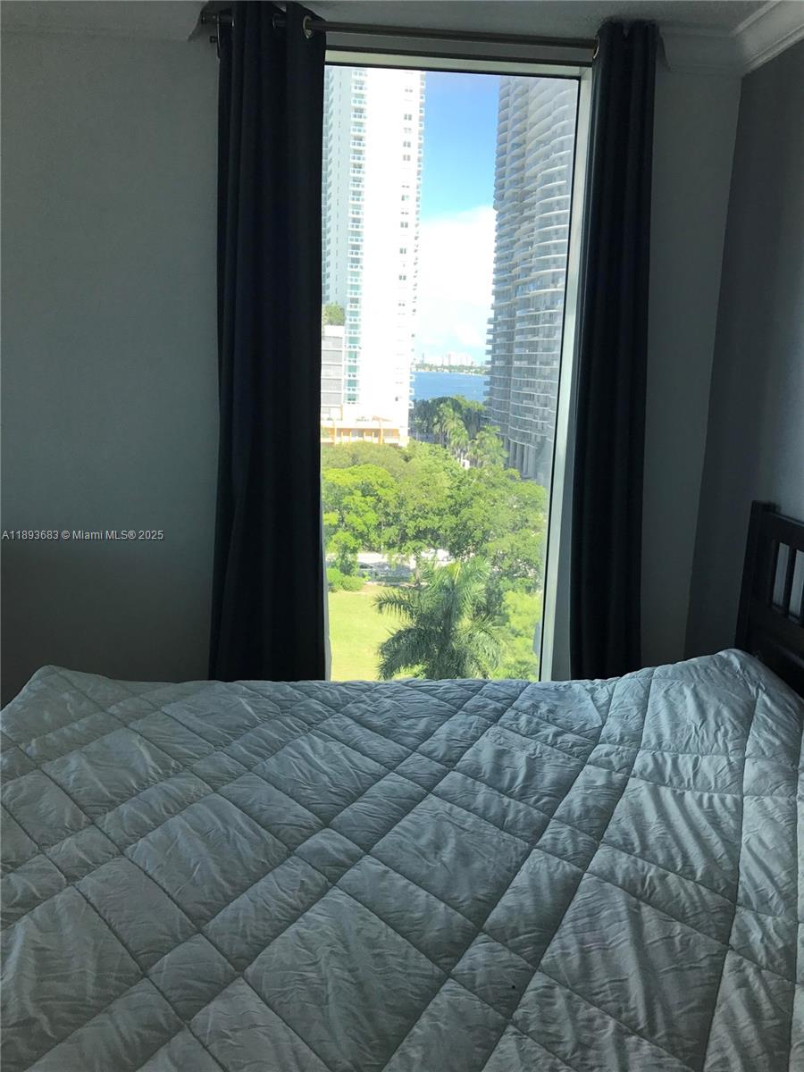 1800 BISCAYNE PLAZA CONDO - Residential