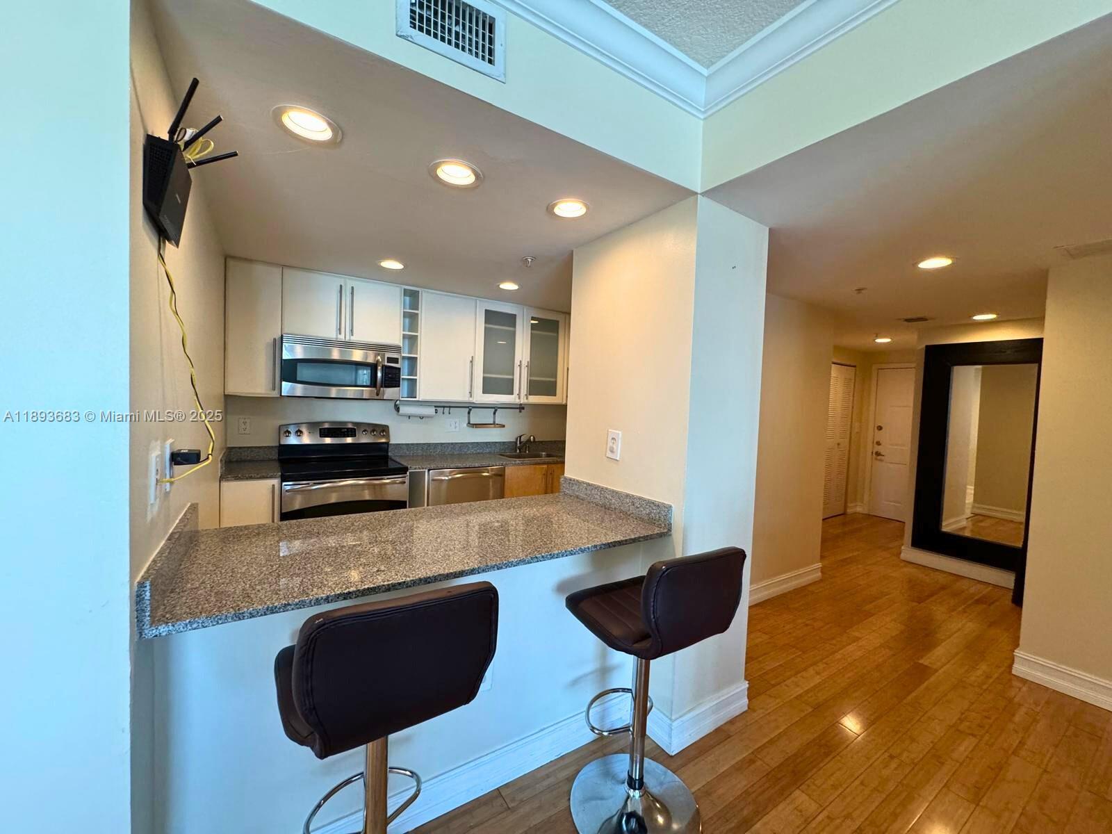 1800 BISCAYNE PLAZA CONDO - Residential