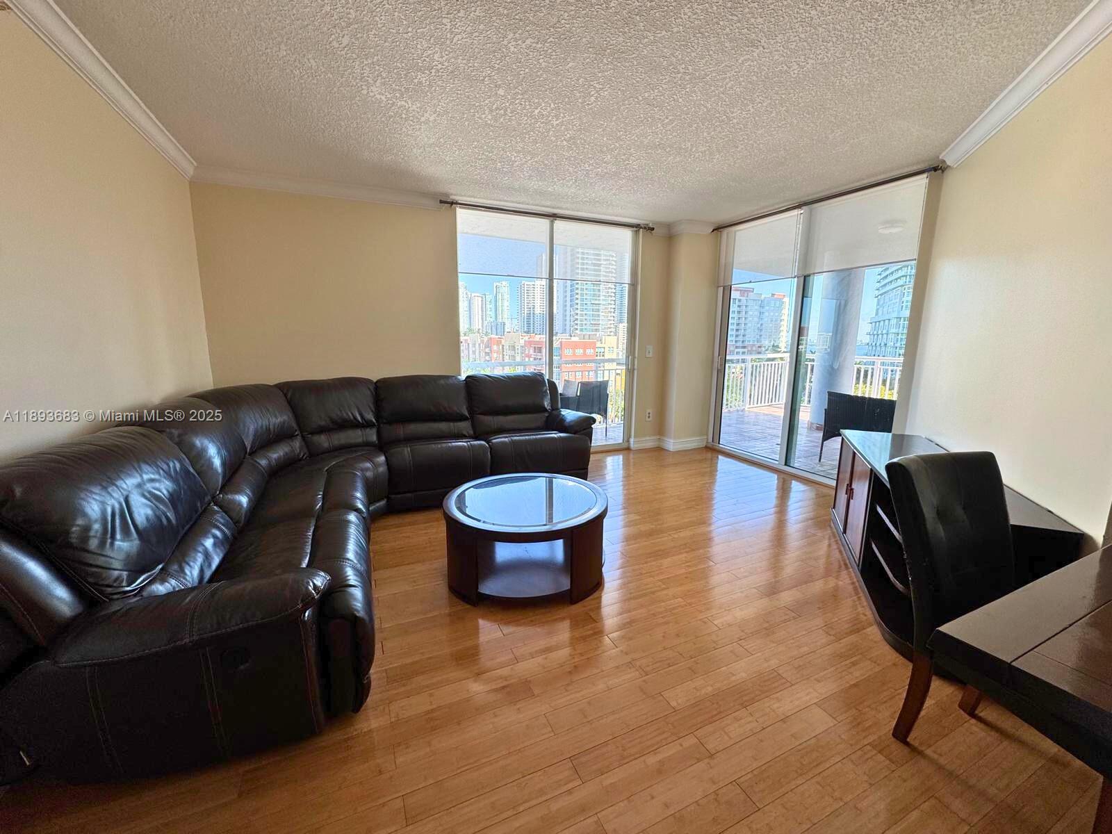 1800 BISCAYNE PLAZA CONDO - Residential