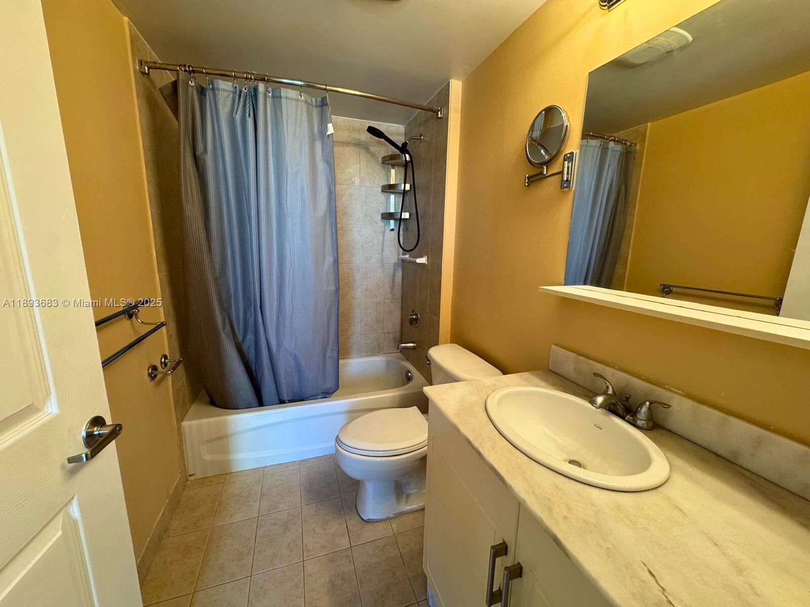 1800 BISCAYNE PLAZA CONDO - Residential