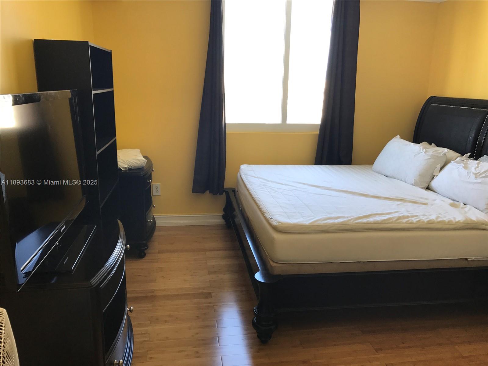 1800 BISCAYNE PLAZA CONDO - Residential