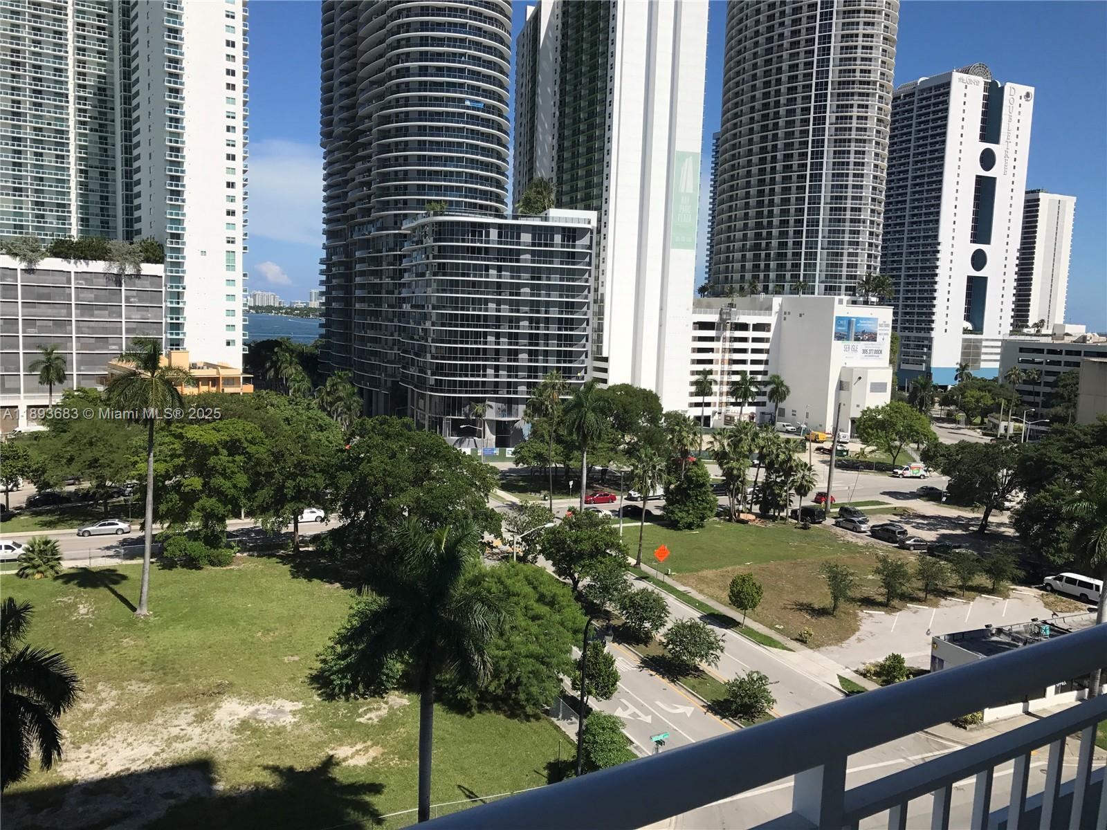 1800 BISCAYNE PLAZA CONDO - Residential