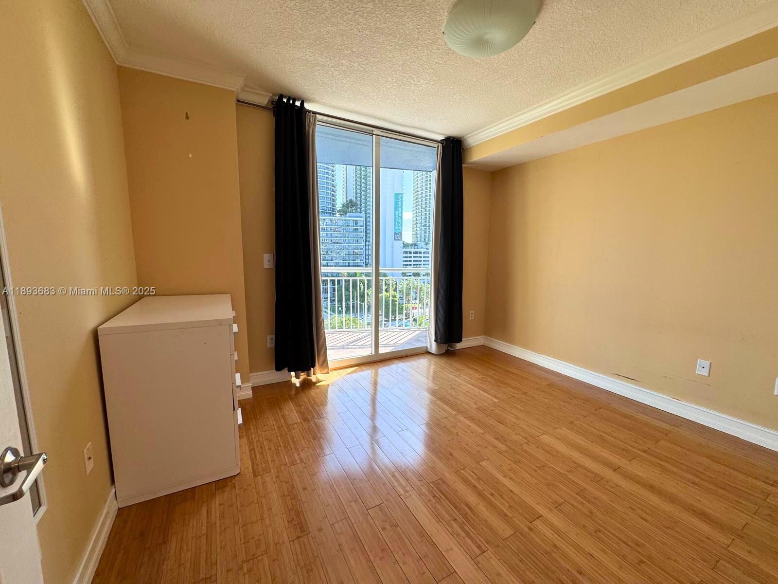 1800 BISCAYNE PLAZA CONDO - Residential